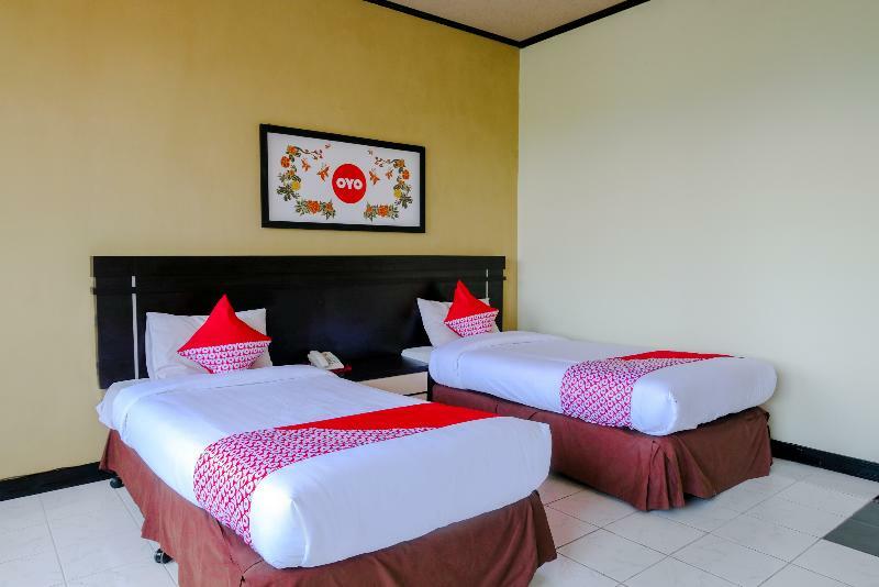 Hotel Bandung Permai Jember Bagian luar foto
